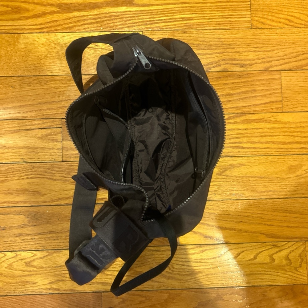 BAGGU Medium Crescent in Chocolate Plum - Picture 4 of 5